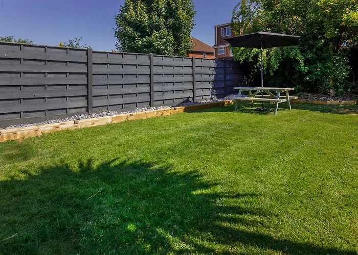 The Dodsworth Modern 4 Bedroom House, Sleeps 8