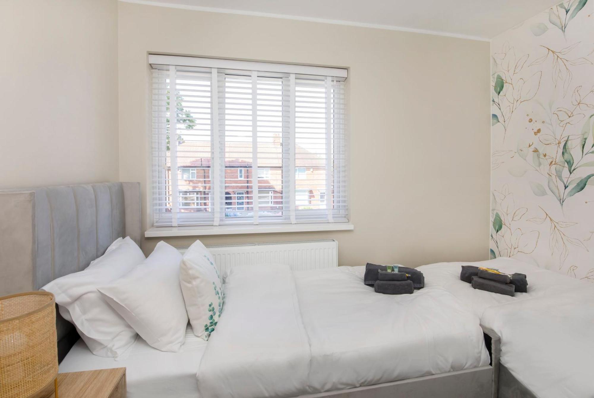 The Dodsworth Modern 4 Bedroom House, Sleeps 8 Holiday home York