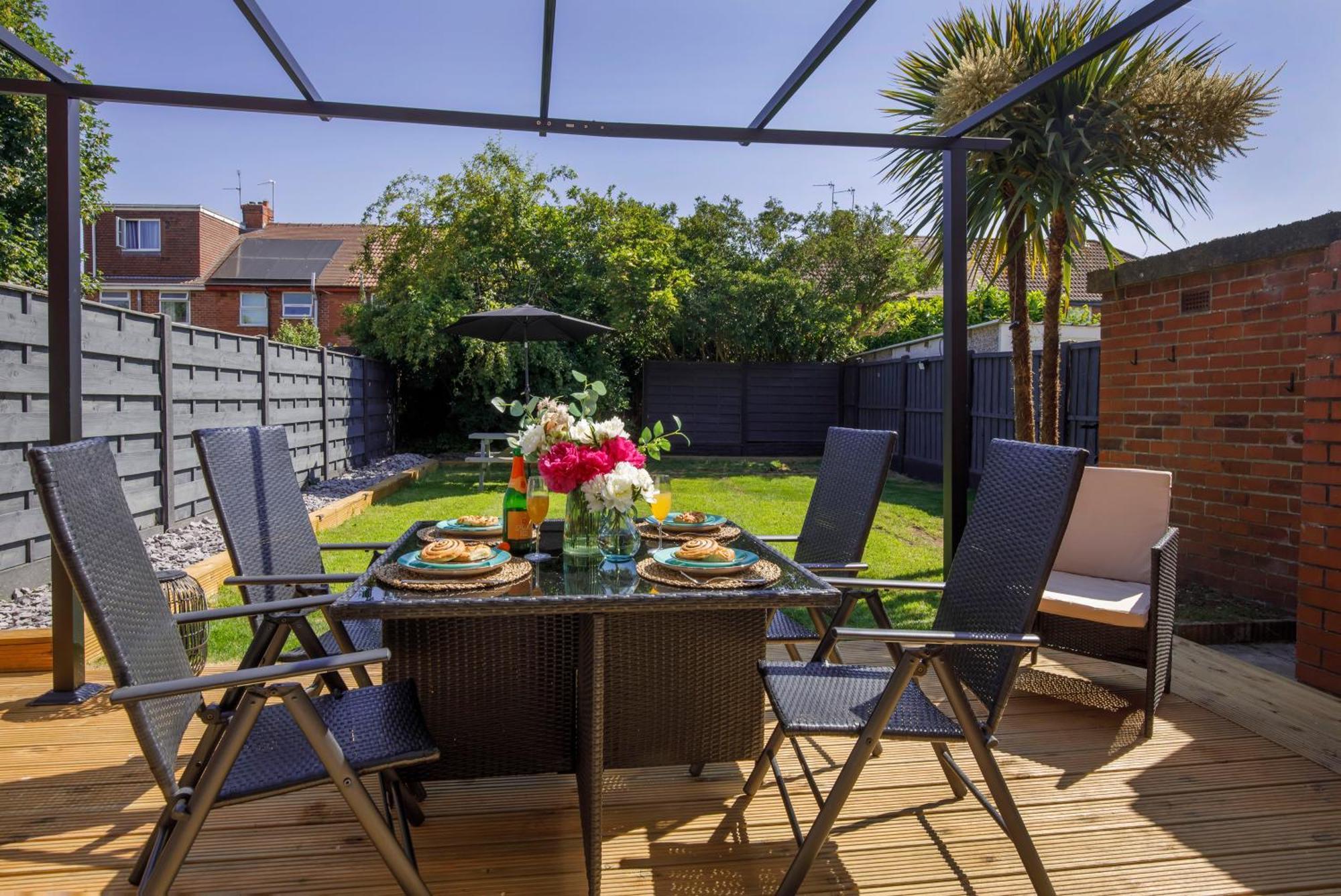 The Dodsworth Modern 4 Bedroom House, Sleeps 8