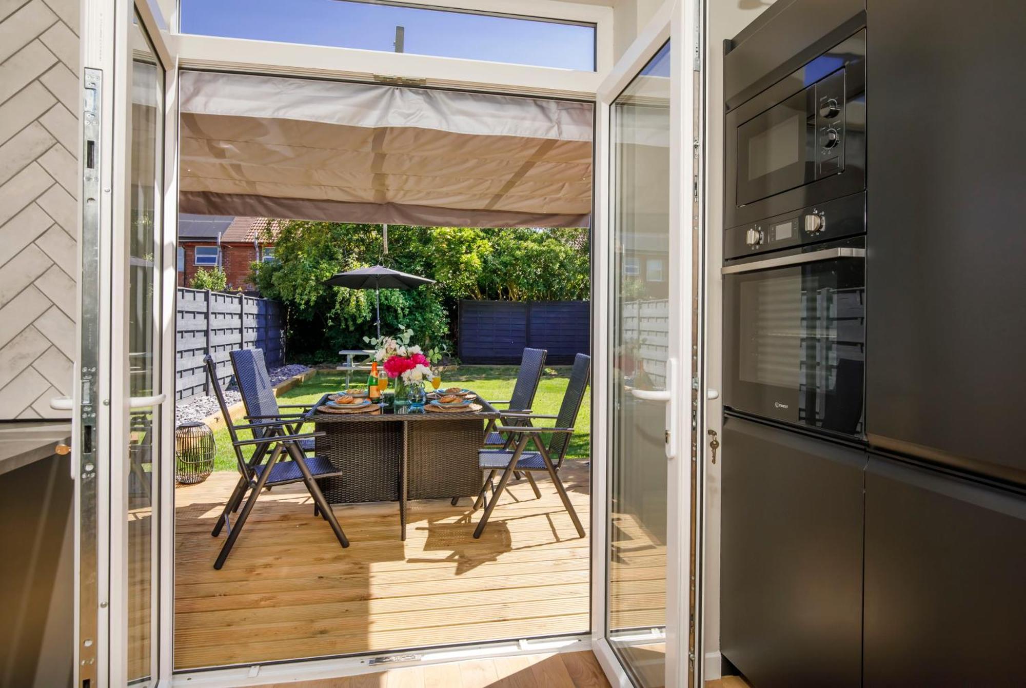 The Dodsworth Modern 4 Bedroom House, Sleeps 8 * York