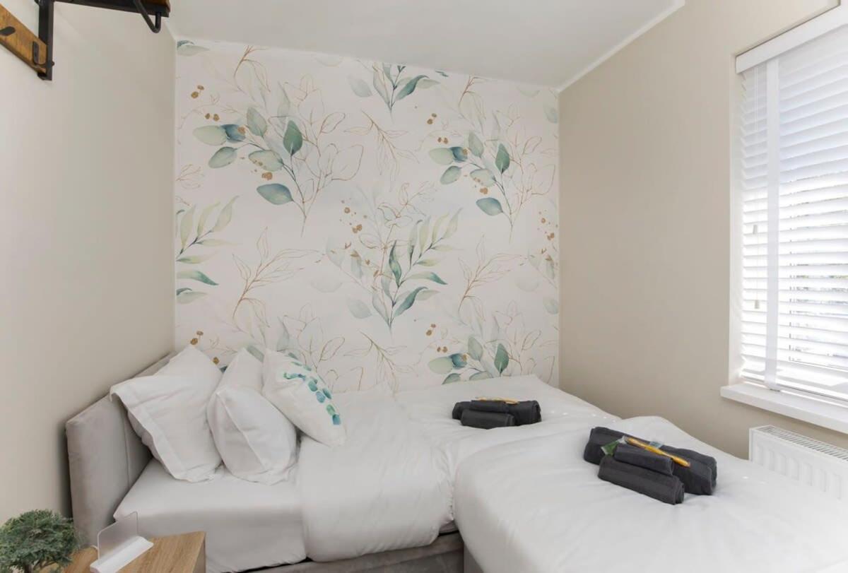 The Dodsworth Modern 4 Bedroom House, Sleeps 8