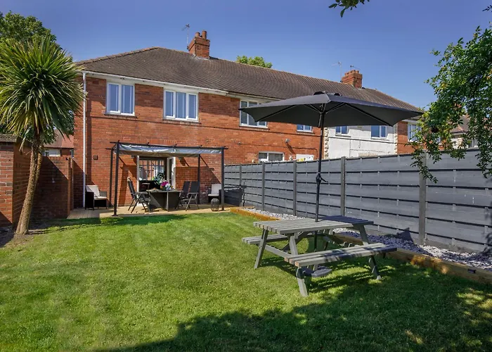 The Dodsworth Modern 4 Bedroom House, Sleeps 8