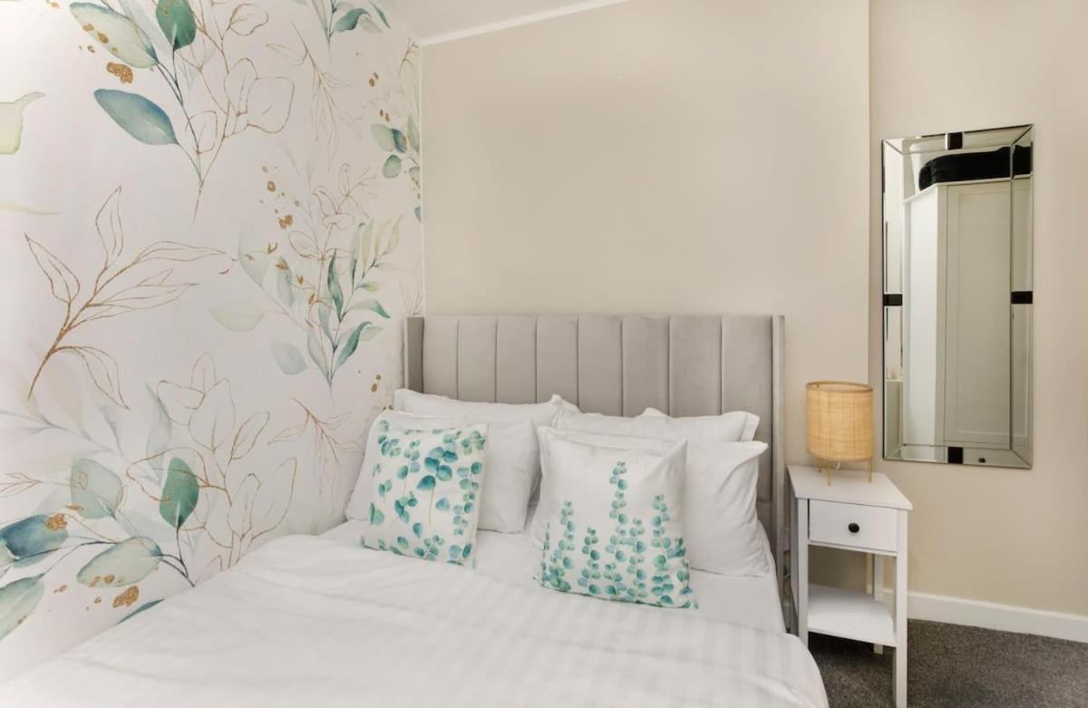 Holiday home The Dodsworth Modern 4 Bedroom House, Sleeps 8 *