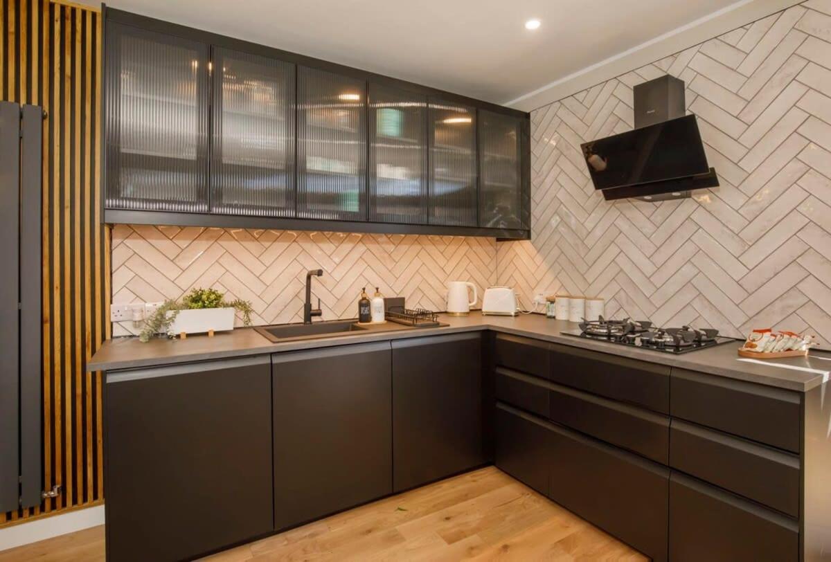 The Dodsworth Modern 4 Bedroom House, Sleeps 8 York