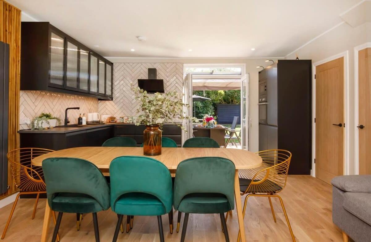 The Dodsworth Modern 4 Bedroom House, Sleeps 8 * York