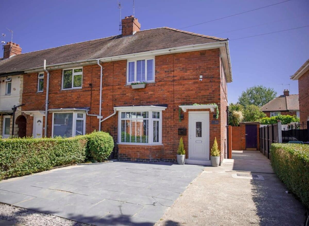 The Dodsworth Modern 4 Bedroom House, Sleeps 8 Holiday home York