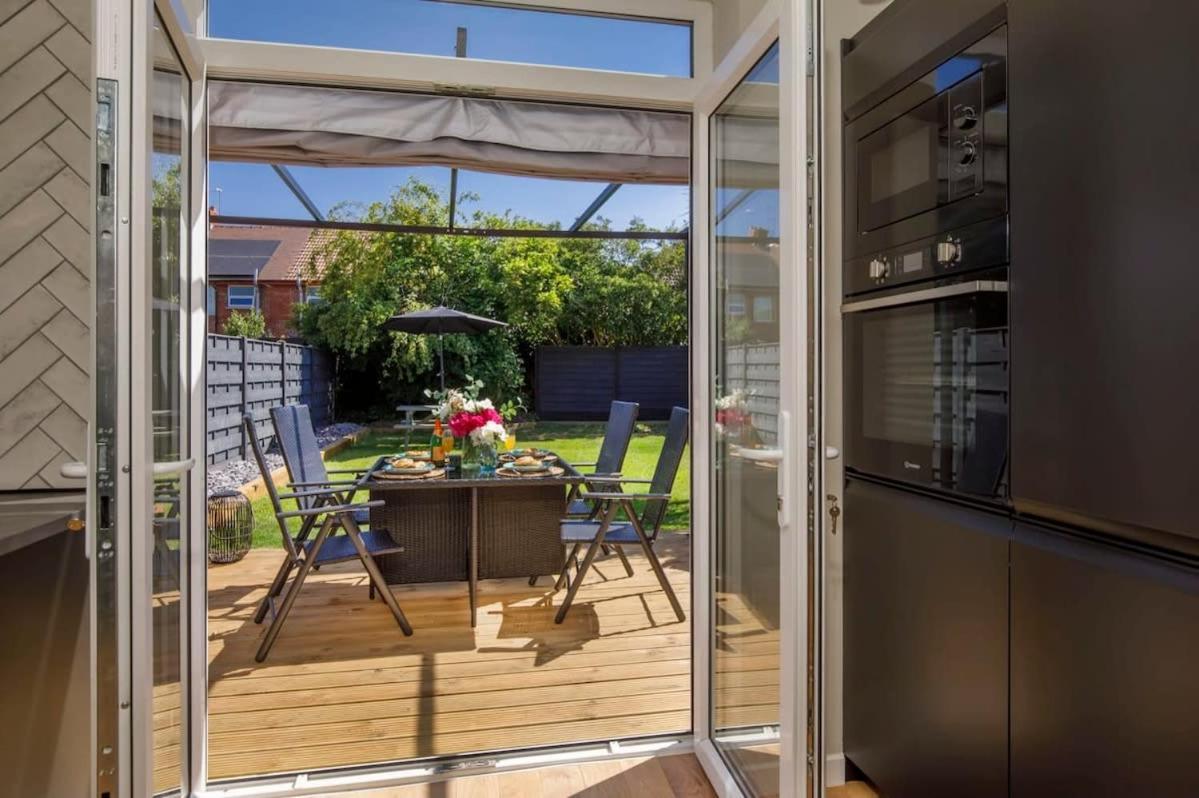 The Dodsworth Modern 4 Bedroom House, Sleeps 8 Holiday home
